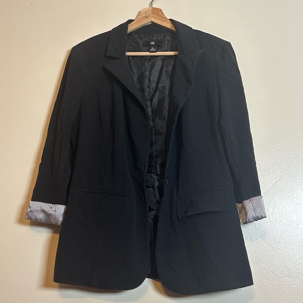 Black blazer with small shoulder pads